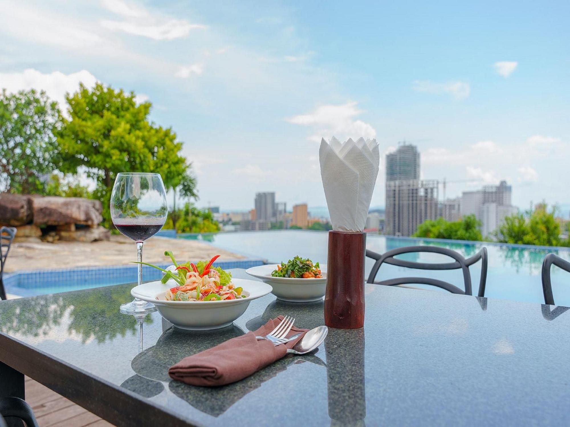 360 Resort Sihanoukville Exterior foto